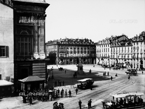 Torino. Piazza Castello con tram a cavalli